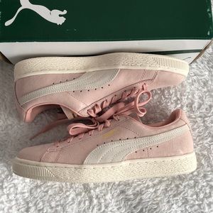 NIB Puma Suede Classic Sneakers